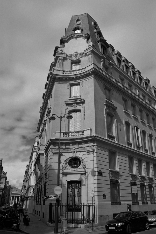 Corner rue de la Banque & rue de Pitis Peres, Paris, France, Lloyd Godman
