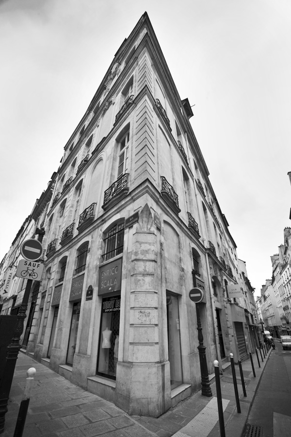 Rue Poissonnière, 2 e Arrt, Paris, France - 2010 - Photograph Lloyd Godman